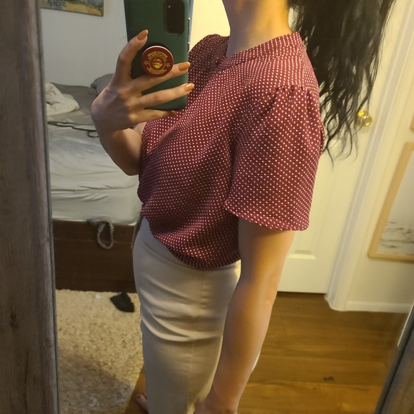NWOT F21 keyhole polka dot burgundy top - Picture 3 of 10